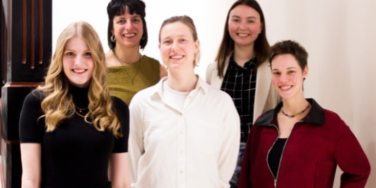 Die Preisträgerinnen des BDK-Preises 2025 (von links nach rechts): Saskia Freemann, Ele heria 
Theodorakis, Constanze Cremering, Kristina Reispich, Theda Weers 